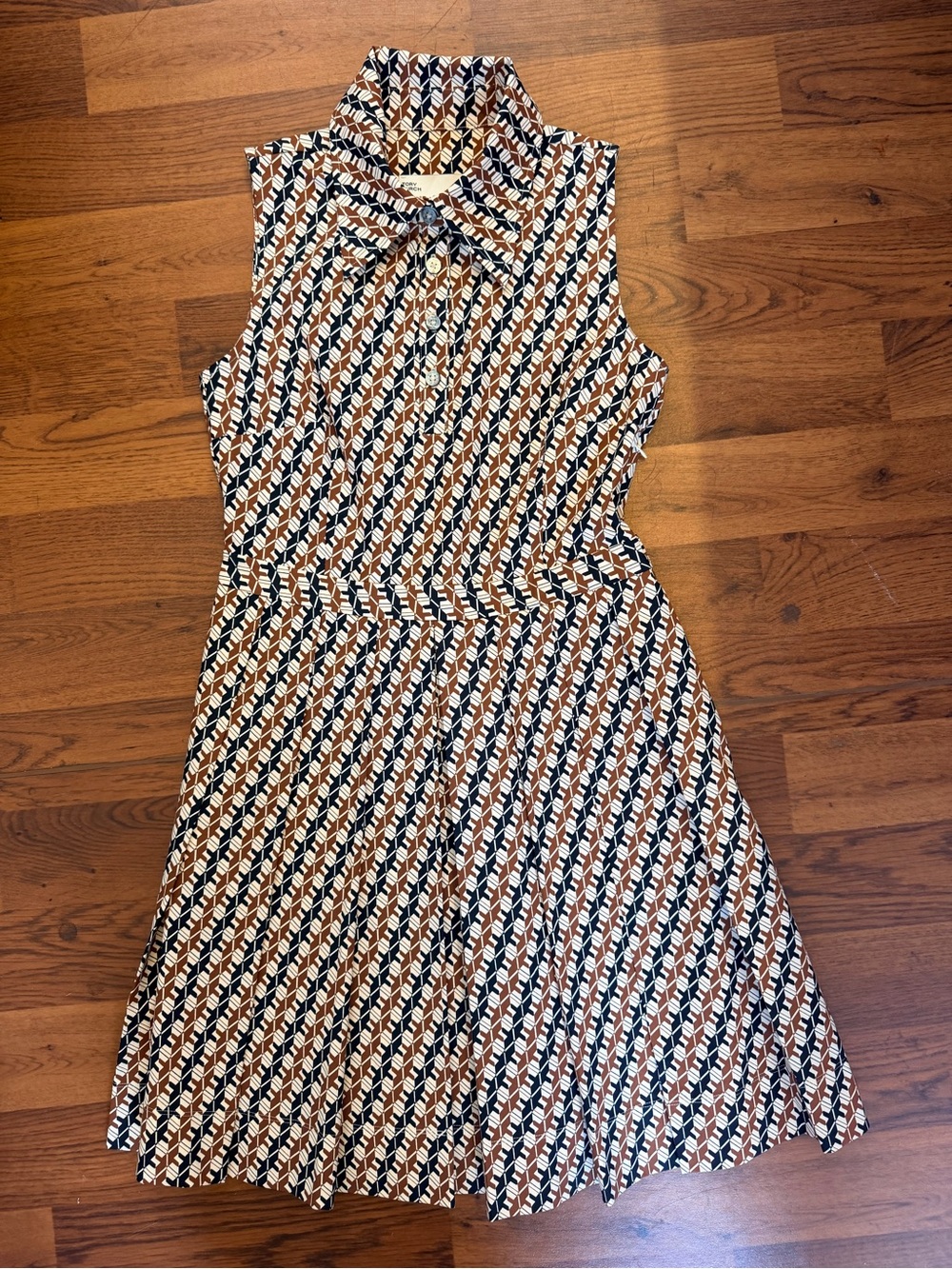 Tory Burch Sleeveless Geometric Patterned Pleated Golf Dress Navy Cream Tan